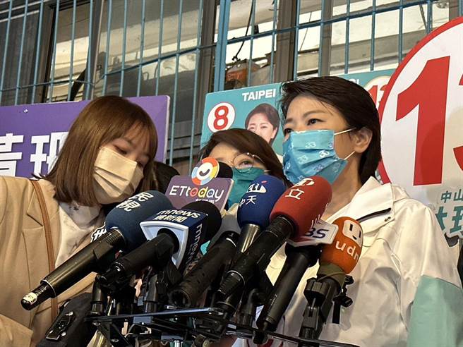 无党籍台北市长候选人黄珊珊23日上午赴松江市场扫街。（黄婉婷摄）