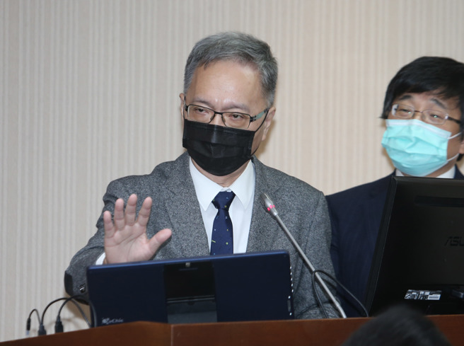 針對疫苗掮客議題，衛生福利部長薛瑞元23日在立法院表示，不公布名單的原因是因為這些行為在著手進行前就被擋掉，不構成未遂犯的條件，因此後續也沒有告發或公布的問題。（姚志平攝）