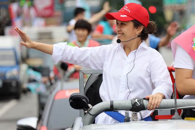 民進黨花蓮縣長候選人Kolas Yotaka對於花蓮農業政見，打出「花蓮是台灣的糧食安全堡壘」口號，並認為花蓮須與中央合作，才能解決農友面對極端氣候出現的困境。（Kolas Yotaka競選總部提供／羅亦晽花蓮傳真）