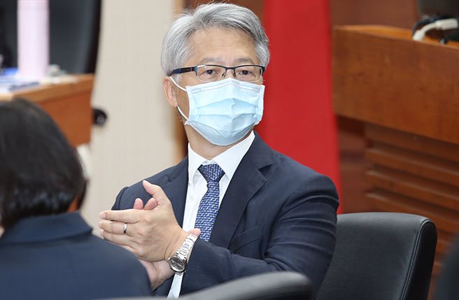 立委范云认为，中研院新科院士拥有新加坡籍，而新加坡不承认双重国籍，换言之，新加坡不承认、也不认定该名院士拥有中华民国国籍，因而就和中研院院士需具备「我国籍」规定不符。立委逻辑有问题吧？图为中研院长廖俊智。（姚志平摄）