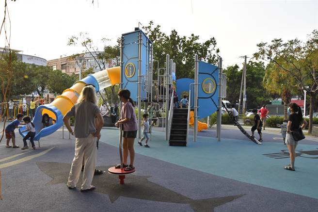 位於梓官區的信蚵公園今年初啟動改造方案，經過與民眾集思廣益後，決定以海洋世界為主題。（高市工務局提供／楊舒婷高雄傳真）