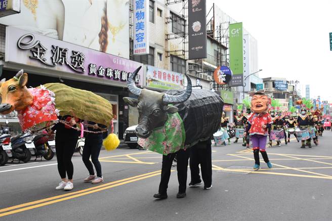 桃园龙潭2023迎古董踩街嘉年华将于明年2月5日举办。图为2020年嘉年华画面。（龙潭区公所提供／蔡明亘桃园传真）