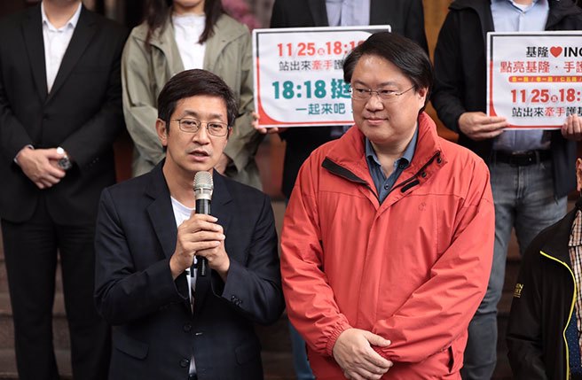 基隆市長林右昌（右）與民進黨基隆市長候選人蔡適應。（蔡適應競總提供）