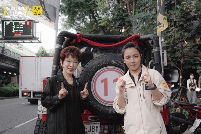 国民党前主席洪秀柱日前到无党籍台北市议员候选人苏恒的竞选总部加油打气，并表态支持苏恒。(苏恒竞选办公室提供)