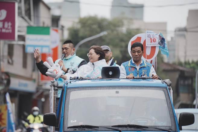 民眾党桃园市长候选人赖香伶批桃园市长郑文灿卖市地助涨房价炒作。（赖香伶竞选办公室提供）