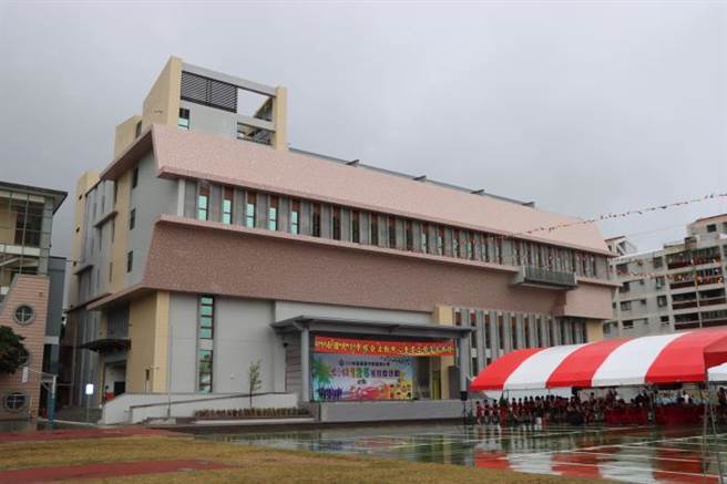 苗栗县竹南国小新建综合活动中心，23日启用。（苗栗县政府提供／谢明俊苗栗传真）