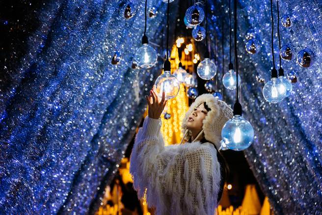 新北欢乐耶诞城是北台湾12月大型的圣诞庆典，每年都吸引不少民眾朝圣。 (新北市观旅局提供)