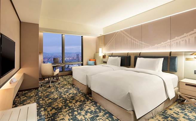 新板希尔顿酒店推出「圣诞住房专案」，每日限量10间。(新板希尔顿酒店提供)