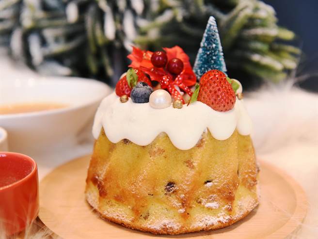 「圣诞住房专案」业者加送6吋手工圣诞造型蛋糕1颗。(新板希尔顿酒店提供)