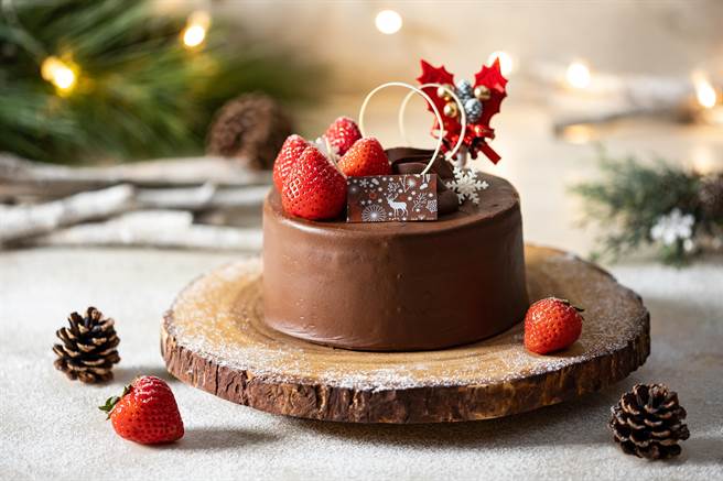 国宾麵包房「圣诞生巧克力蛋糕」，预购享9折优惠。(国宾大饭店提供)