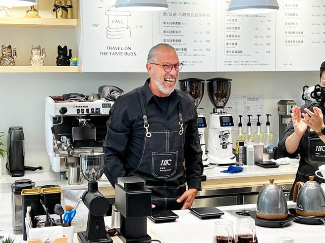 HWC黑沃咖啡於巴拿馬產區擁有一座黑沃莊園，而莊園主曾多次在「最佳巴拿馬 Best of Panama（簡稱BoP）」競賽中獲獎，最近更來台辦全台巡迴分享會。（黑沃咖啡提供／馮惠宜台中傳真）