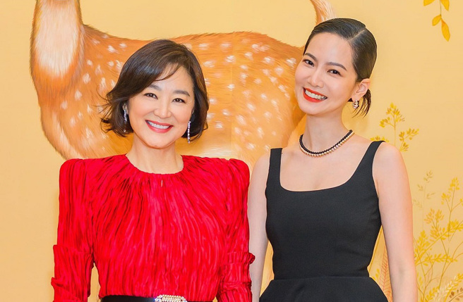 曾之乔（右）大讚林青霞（左）是经典和优雅的化身。（图／曾之乔facebook）