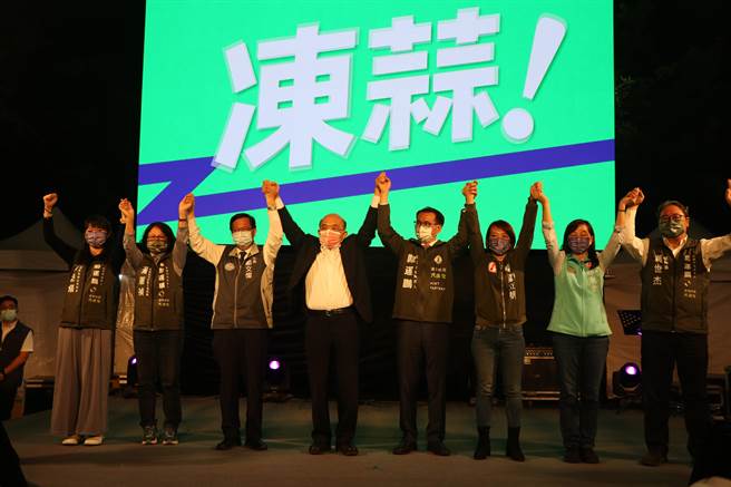 民进党桃园市长候选人郑运鹏今晚举办延续五星光荣杨梅晚会。（蔡明亘摄）