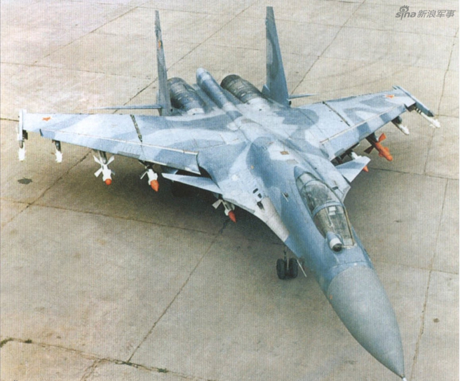对俄採购苏-33舰载机遇挫后，乌克兰主动告知他们有一架苏-33的原型验证机T10K3（图），最后谈成交易，还附带所有的设计图纸与技术支援，中国因此很快就开发出歼-15舰载机。（图／新浪军事）