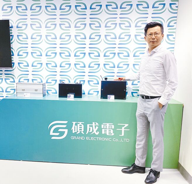 硕成电子日前与工研院、北科大合作「智慧化、低耗能与功率型复合储能机柜开发计画」。总经理季振兴强调，硕成电子是以技术型储能系统公司，目前新专利技术已商转成功。图／利汉民