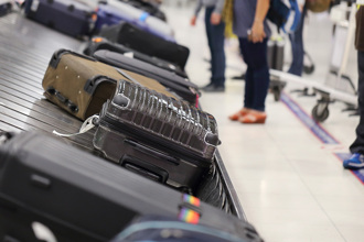 行李箱過機場安檢驚見「詭異獸影」 旅客愣：主人不是我