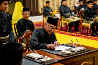 熬過數十年政治打壓  安華終於成為馬來西亞總理 