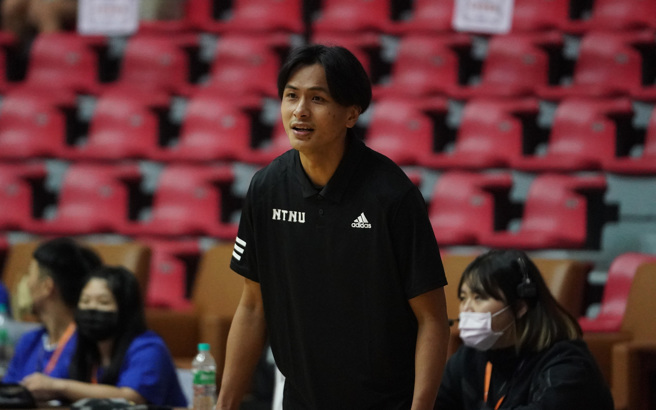 李秉鸿接任母校台湾师大教练UBA初登场。（大专体总提供）