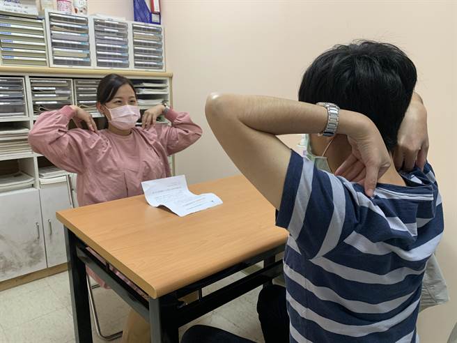 随选举逼近，不少人出现焦虑、失眠、易怒等症状，甚至影响生活及工作，花莲门诺医院呼吁，民眾应学习自我放松的技巧，试着转移注意力，避免受身心疾病所困扰。（花莲门诺医院提供／罗亦晽花莲传真）