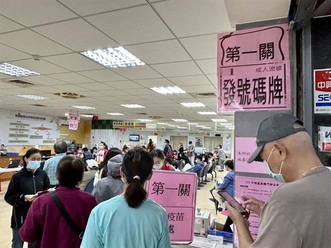 流感进入流行季，桃园增2例流感併发重症确诊，卫生局呼吁，符合公费资格民眾应儘快完成流感疫苗接种，提升自我保护力。（桃园市卫生局提供／陈梦茹桃园传真）