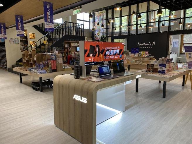 （丽文公司校园书局阳明交通大学门市。图／丽文公司提供）