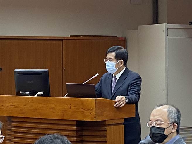 教育部长潘文忠今天表示，学校违反服仪规范，若屡劝不改，将予以重罚。（林志成摄）