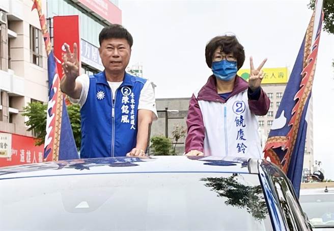 饒慶鈴、陳銘風今天在台東市區掃街拜票。（民眾提供）、