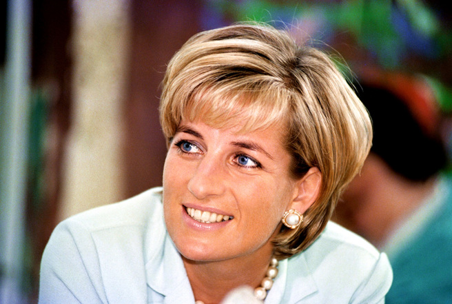 已故英國黛安娜王妃（Princess Diana）1992年與查爾斯離婚後，馬上扔掉睡了11年的桃花心木雙人床，還下令燒毀查爾斯的物品。（資料照／TPG、達志影像）