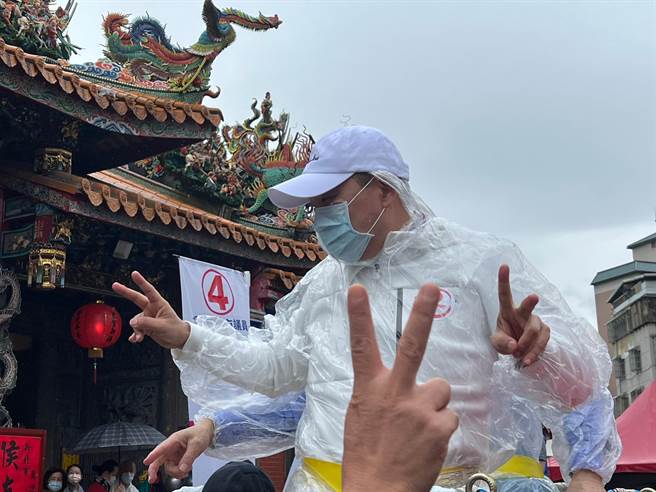 侯友宜说，中和乡亲的热情他感受到了。（李奇叡摄）