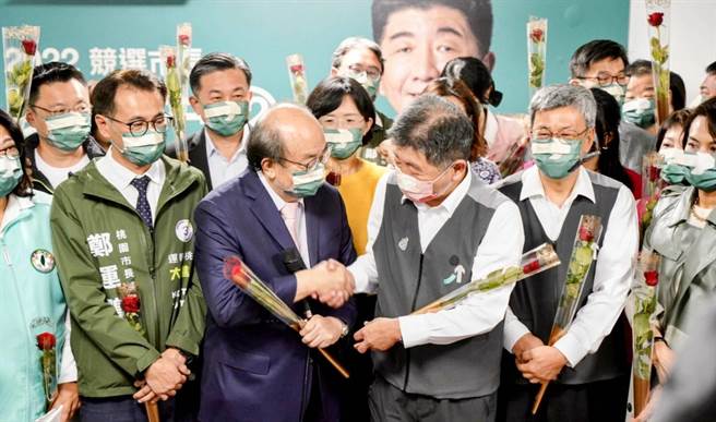 被讥政见只有标题，陈时中：多到讲不完还请大家吃宵夜。（陈时中竞总提供）