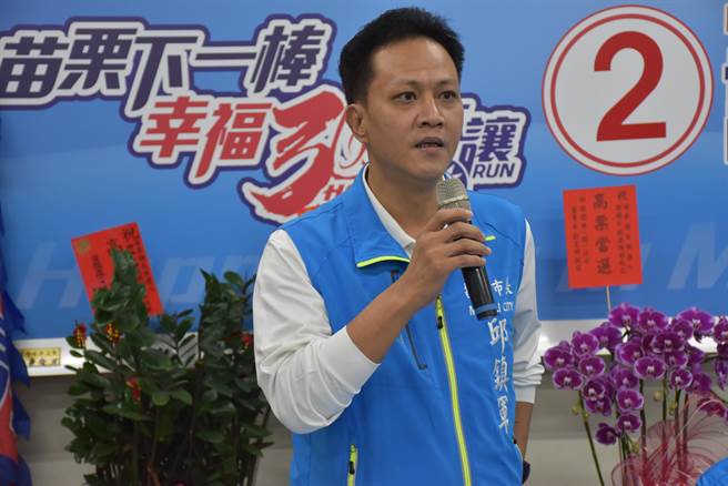 苗栗市长邱镇军强调要下架民进党，只有靠国民党。（谢明俊摄）