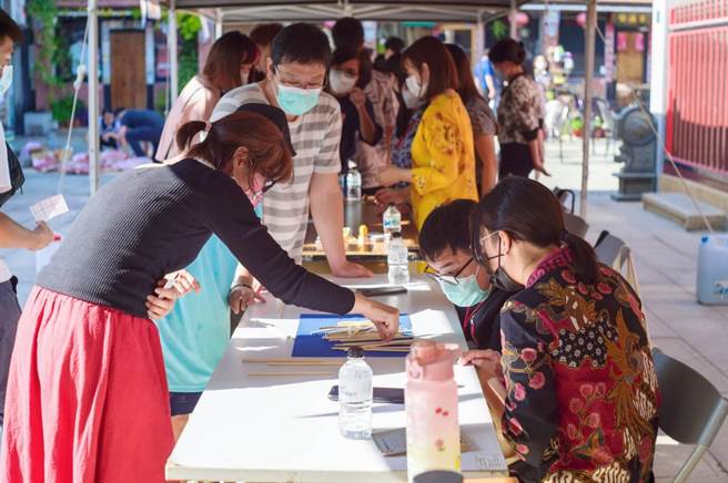 拥抱金门「心」住民活动贴近民眾日常生活的面向，设计与饮食及日常文化有关的闯关游戏，获得热烈迴响(图／金门大学提供)