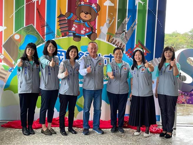 苗栗县国际教育村情境教室，24日由苗栗县长徐耀昌主持揭牌。（公馆国中提供／谢明俊苗栗传真）