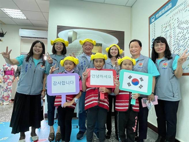 苗栗县国际教育村情境教室，24日由苗栗县长徐耀昌主持揭牌。（公馆国中提供／谢明俊苗栗传真）