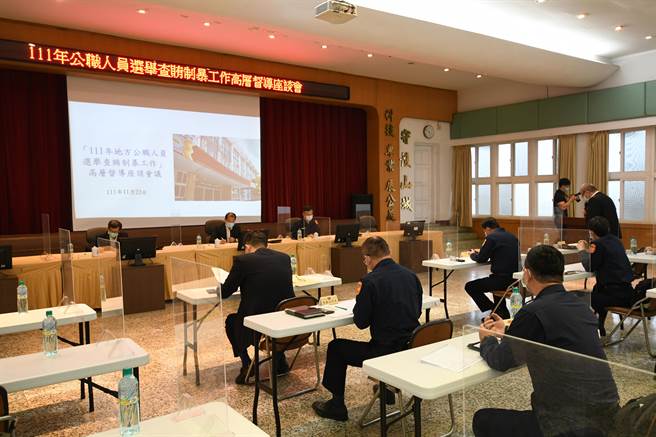 警政署長黃明照24日再度到苗栗縣警局督戰。（苗栗縣警局提供／謝明俊苗栗傳真）