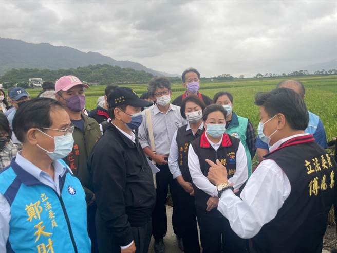 0918台东强震重创花东地区公共建设，立委傅昆萁与花莲县长徐榛蔚多次向中央争取灾损补助，终获行政院核定38亿元，将投入重建工程。（立委傅昆萁服务处提供／罗亦晽花莲传真）