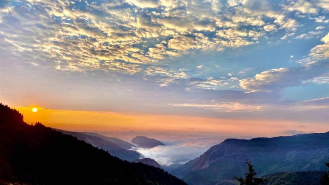 太平山国家森林游乐区为了让民眾能迎接2023年第一道曙光，当天园区提早在清晨3时开园。（罗东林管处提供／李忠一宜兰传真）