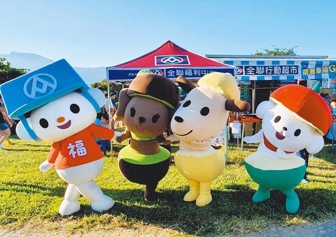 全聯福利中心的吉祥物「福利熊」（左一）造型可愛，擄獲不少粉絲的心。（圖／全聯福利中心提供）