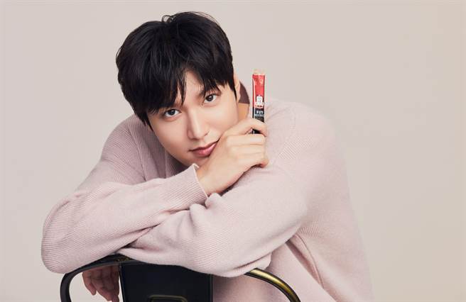 南韩人气男星李敏镐是正官庄爱用者之一，他喜爱的「正官庄高丽蔘精EVERYTIME」也是该牌热销品冠军。（正官庄提供）
