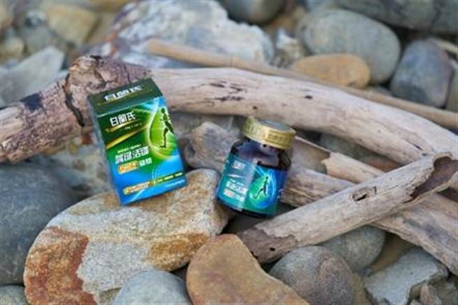 白兰氏「关键活跃鸡精」标榜提供行动力、好体力与保护力，69ml共8入市售价792元。（白兰氏提供）