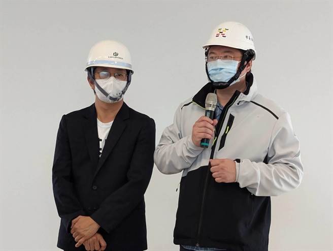 基隆市长林右昌（图右）及民进党基隆市长候选人蔡适应（图左）均表示，选举最重要的就是用政见及努力的态度，争取市民的支持与认同。（张志康摄）