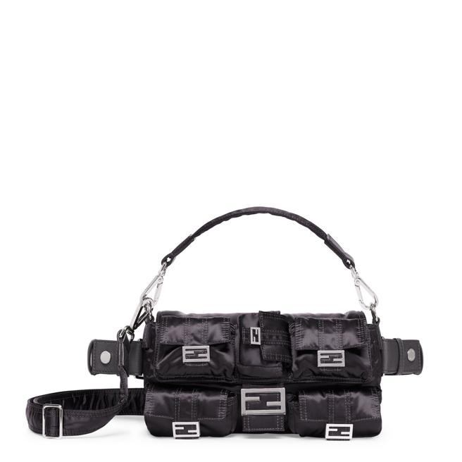 FENDI 尼龙多口袋造型Baguette，12万8000元。（FENDI提供）