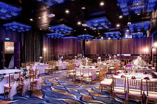 「川门子」装潢陈设颇有餐酒馆的现代感。(川门子时尚餐厅提供)