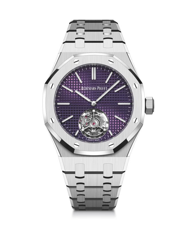 爱彼表Royal Oak 皇家橡树系列自动上炼飞行陀飞轮超薄腕表，37mm，16万5400瑞郎。（Audemars Piguet提供）