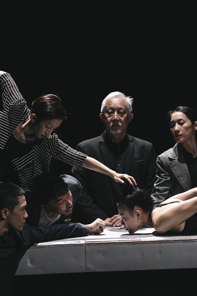 《解秽酒》主要编创除了吴易珊，还有舞蹈家张晓雄和剧场人韦以丞。（易制作提供）