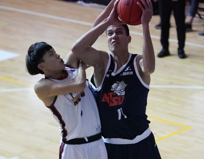 王晟霖（右）转战国立体大，期待有新突破。（大专体总提供）