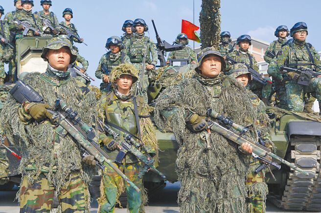 因戰備輪值關係，國軍也有不少人11月26日無法投下神聖的一票。圖為國軍演練的畫面。（本報資料照片）