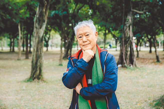 艺术家蒋勋（见图）今年与学生董承濂推出双人展《40年来》，呼应时光的痕迹，并在时光中有了开创。（本报资料照片）