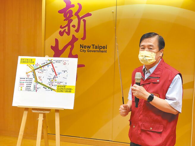 11月25日选前之夜，新北市板桥新板特区估涌8万人，交通局长锺鸣时呼吁用路人提早改道，避免壅塞。（叶德正摄）