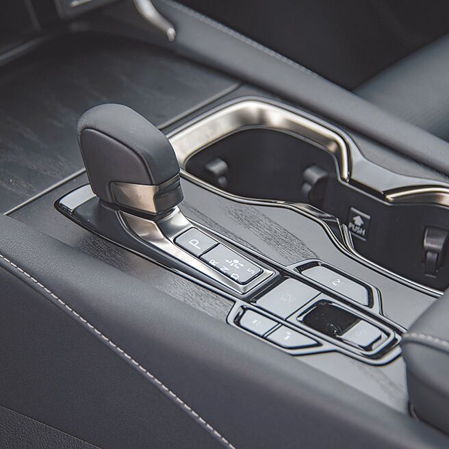 线传排檔设计，展现直觉驾驭。（陈大任摄）